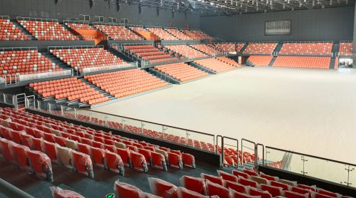 場(chǎng)館座椅的“骨骼”之謎：吹塑 vs 注塑，為何征途座椅選擇氣輔注塑？?